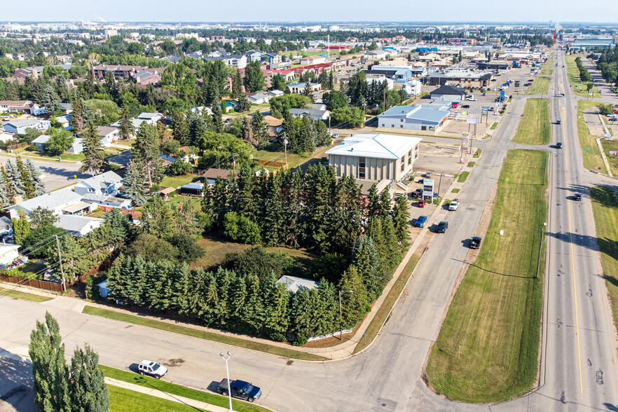 3302 50 Av, Lloydminster, AB for sale - Primary Photo - Image 1 of 15