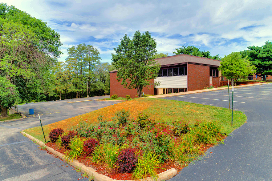 1314 N 36th St, Saint Joseph, MO for sale - Building Photo - Image 1 of 1