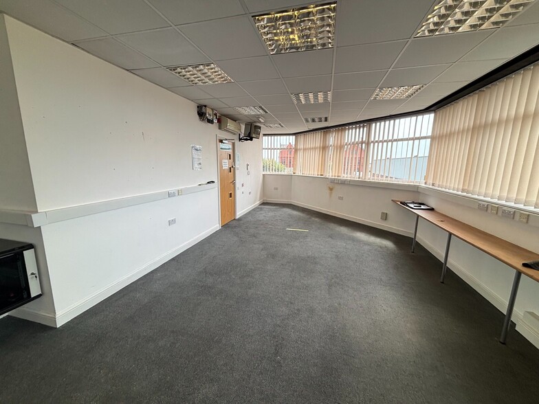 33 Lord St, Leigh to rent - Interior Photo - Image 3 of 7