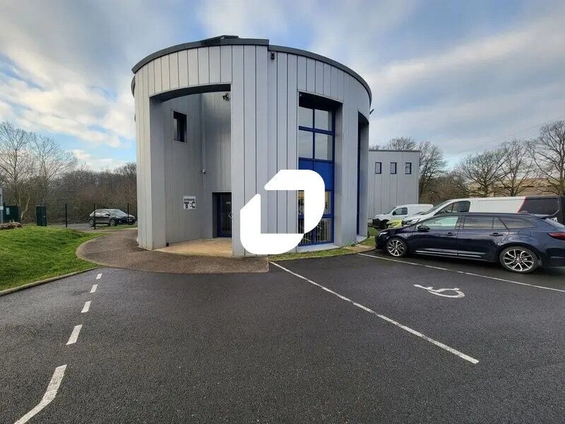 Light Industrial in Marcoussis to rent Building Photo- Image 1 of 18