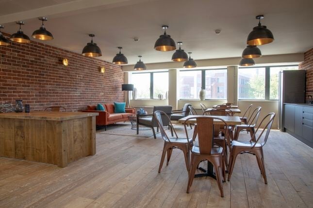 210 New Kings Rd, London to rent - Interior Photo - Image 3 of 27