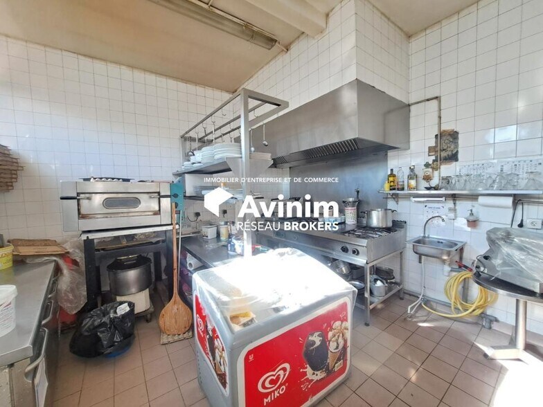 Retail in Bagneux to rent - Building Photo - Image 2 of 2
