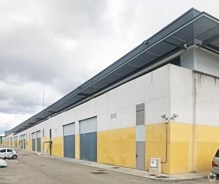 Industrial in Getafe, Madrid to rent - Building Photo - Image 3 of 4