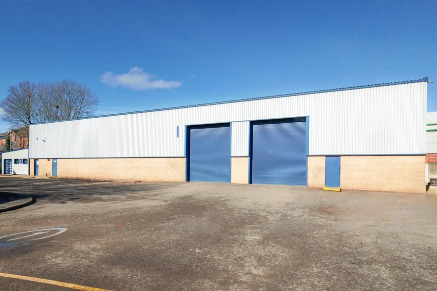 West Vale, Leeds to rent - Building Photo - Image 3 of 3