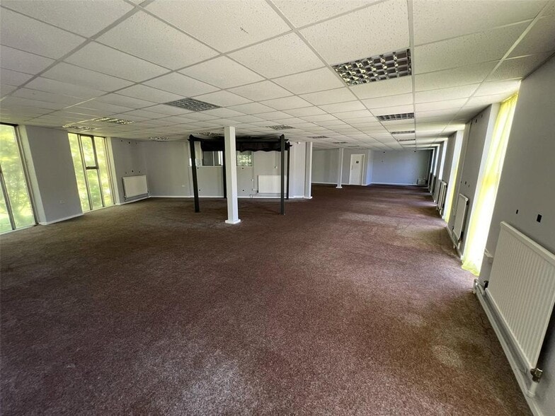 Arterial Rd, Leigh On Sea to rent - Building Photo - Image 1 of 9