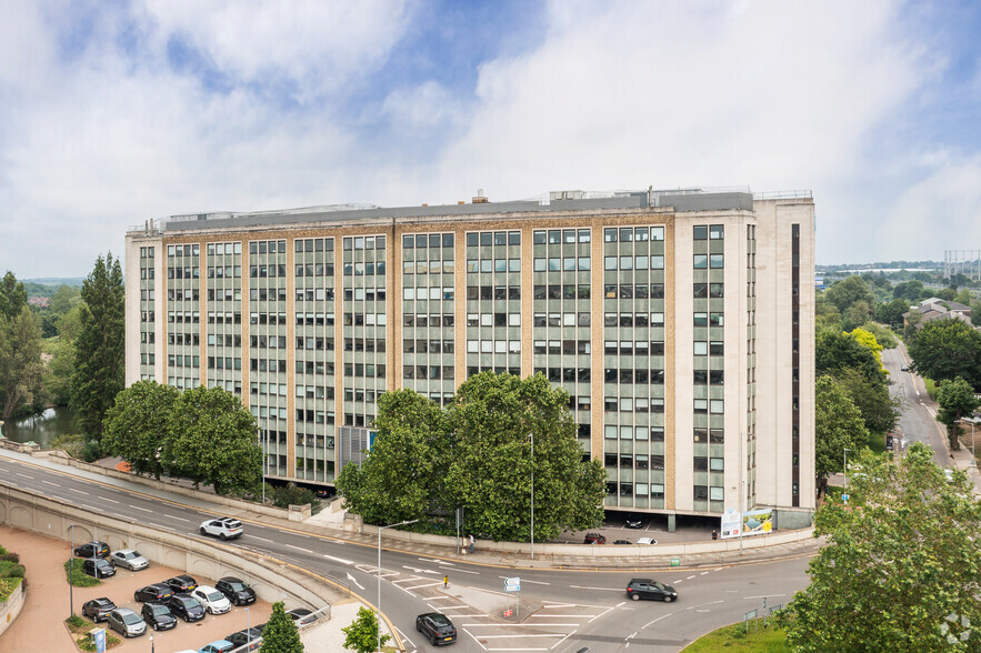 Reading Bridge, Reading for rent - Building Photo - Image 1 of 16