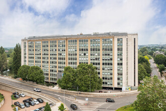 Reading Bridge, Reading for rent Building Photo- Image 1 of 18