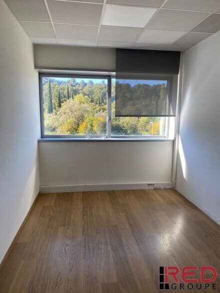 Office in Aubagne to rent - Interior Photo - Image 1 of 5