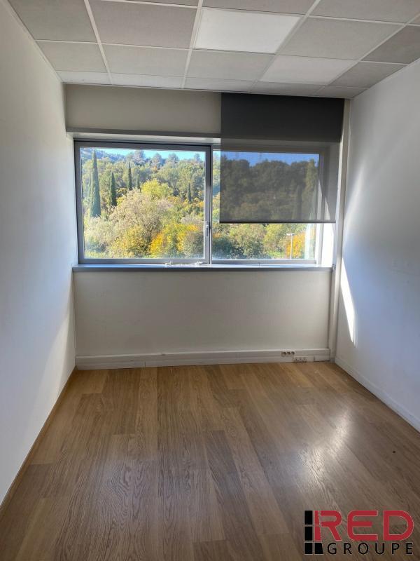Office in Aubagne to rent Interior Photo- Image 1 of 6