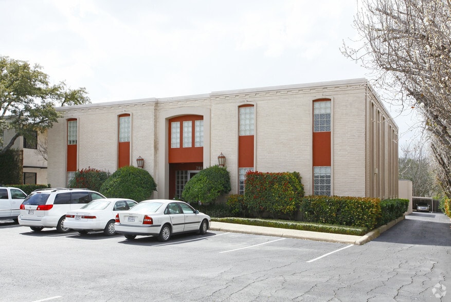 7809 Broadway St, San Antonio, TX for rent - Building Photo - Image 2 of 11