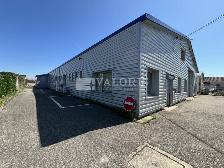Light Industrial in Irigny to rent - Building Photo - Image 2 of 7