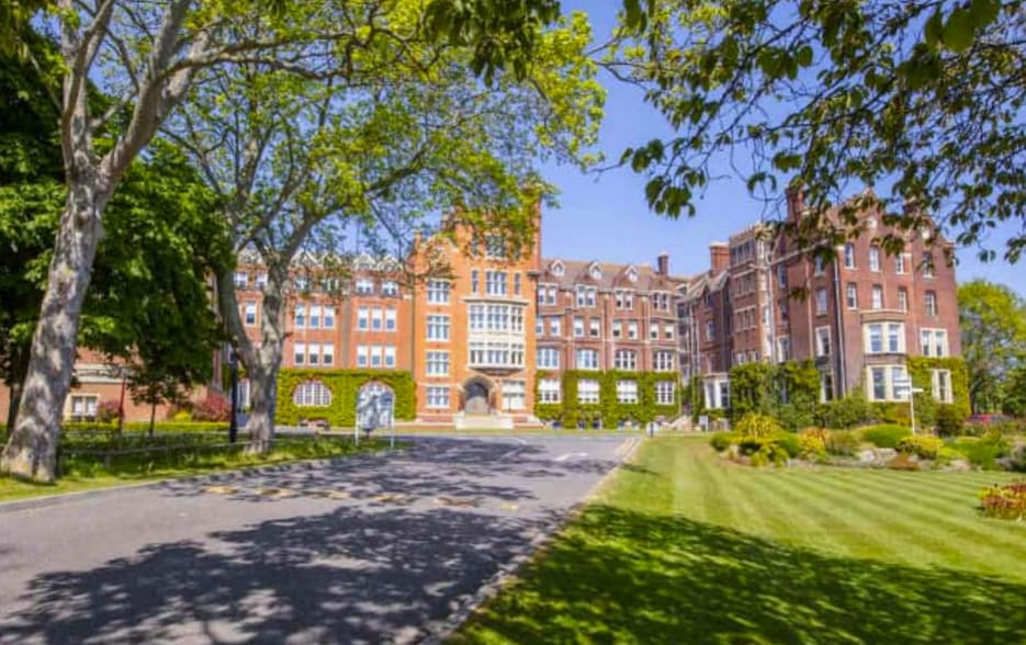 St Lawrence College portfolio of 5 properties for sale on LoopNet.co.uk - Building Photo - Image 1 of 37