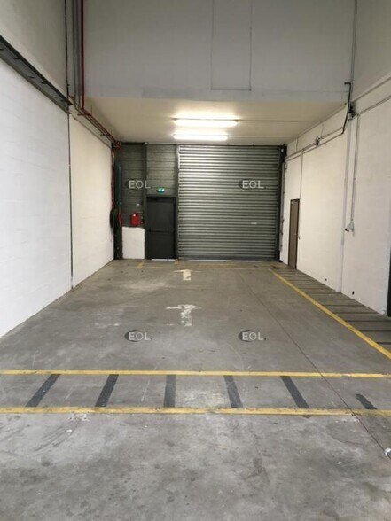 Light Industrial in Aubervilliers to rent - Interior Photo - Image 3 of 6