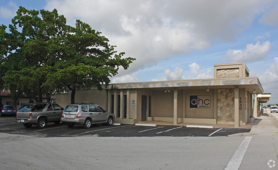 1900-1920 E Oakland Park Blvd, Fort Lauderdale, FL for rent - Building Photo - Image 2 of 3