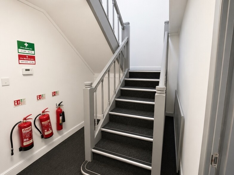 596-598 High Rd, Woodford Green for sale - Interior Photo - Image 2 of 17
