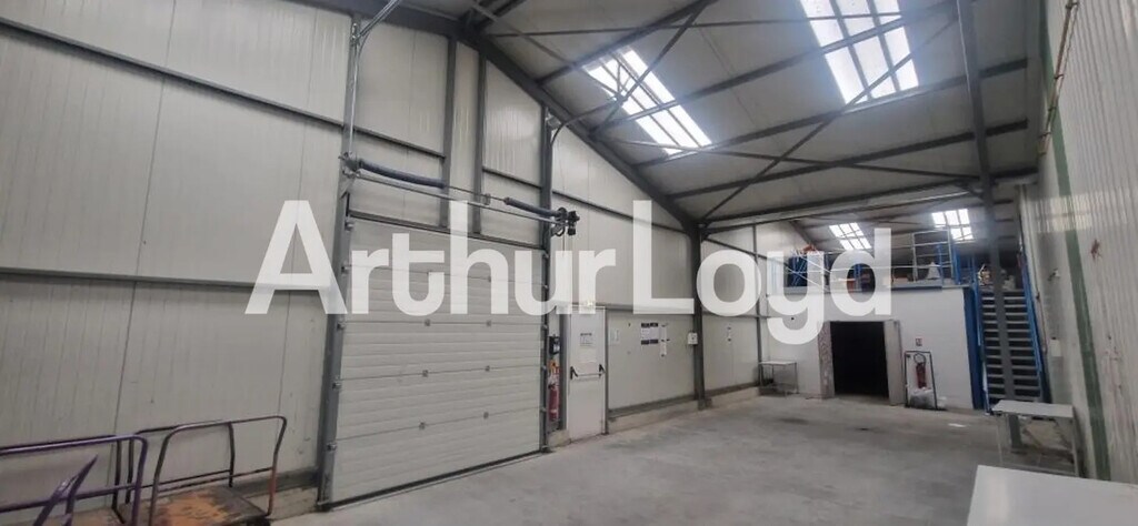 Vente Local d'activités 1 180 m² - Photo 1