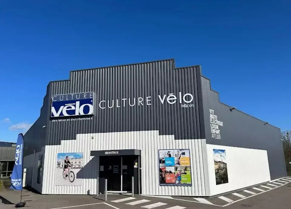 Retail in Chaintré for sale Primary Photo- Image 1 of 5