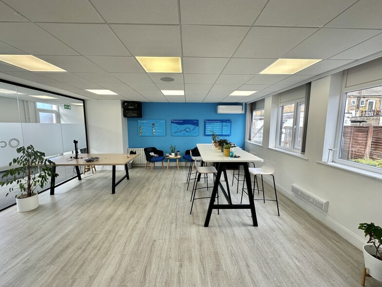 Bryant Road, Poole to rent - Interior Photo - Image 2 of 9