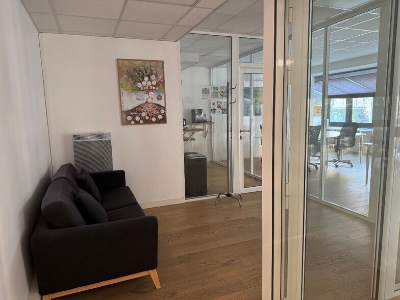 31 Cours Emile Zola, Villeurbanne to rent - Interior Photo - Image 1 of 11