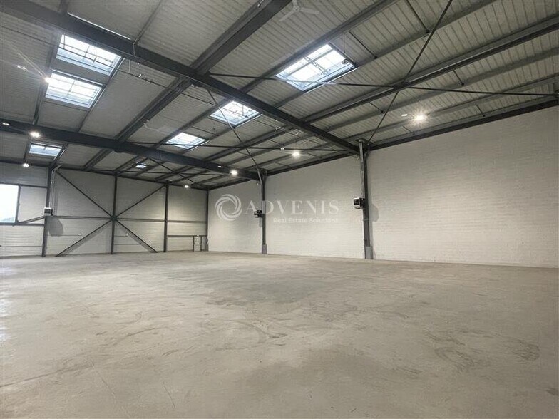 Industrial in Le Thillay to rent - Interior Photo - Image 3 of 12