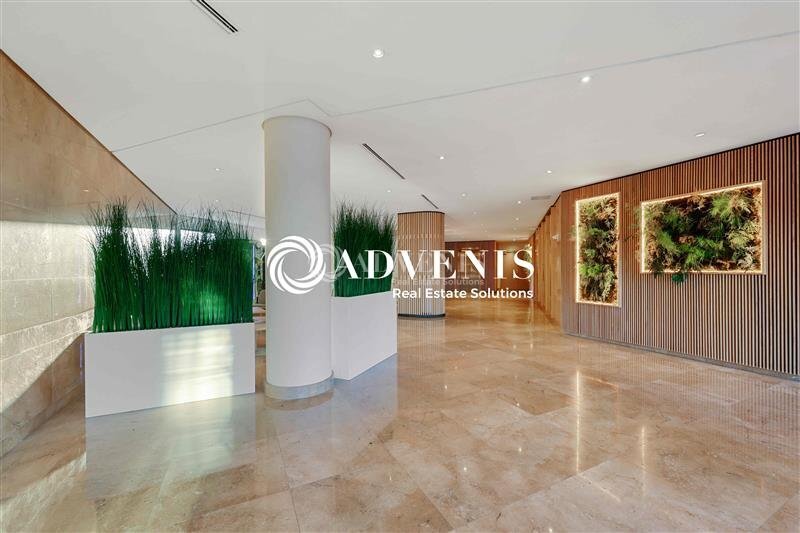 Office in Noisy-le-Grand to rent - Building Photo - Image 2 of 9