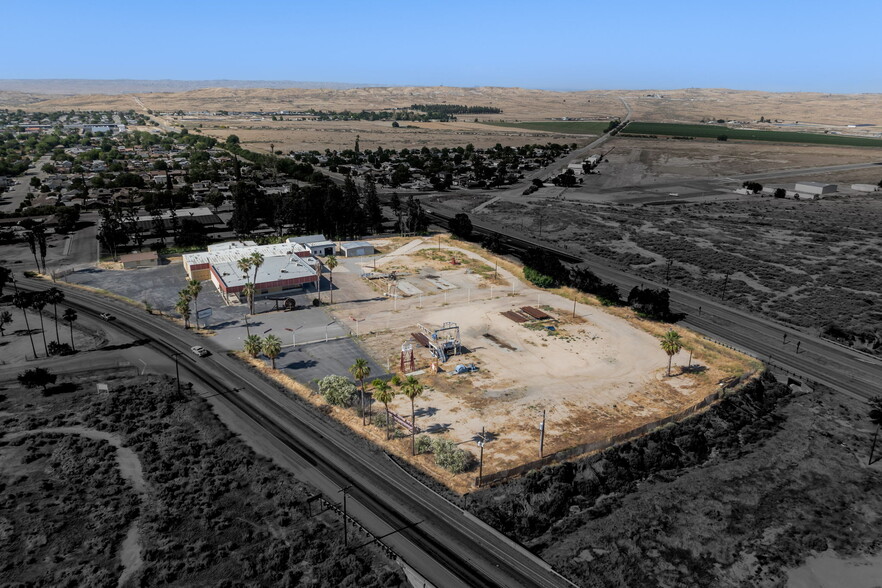 210 E Center St, Taft, CA for sale - Aerial - Image 1 of 79