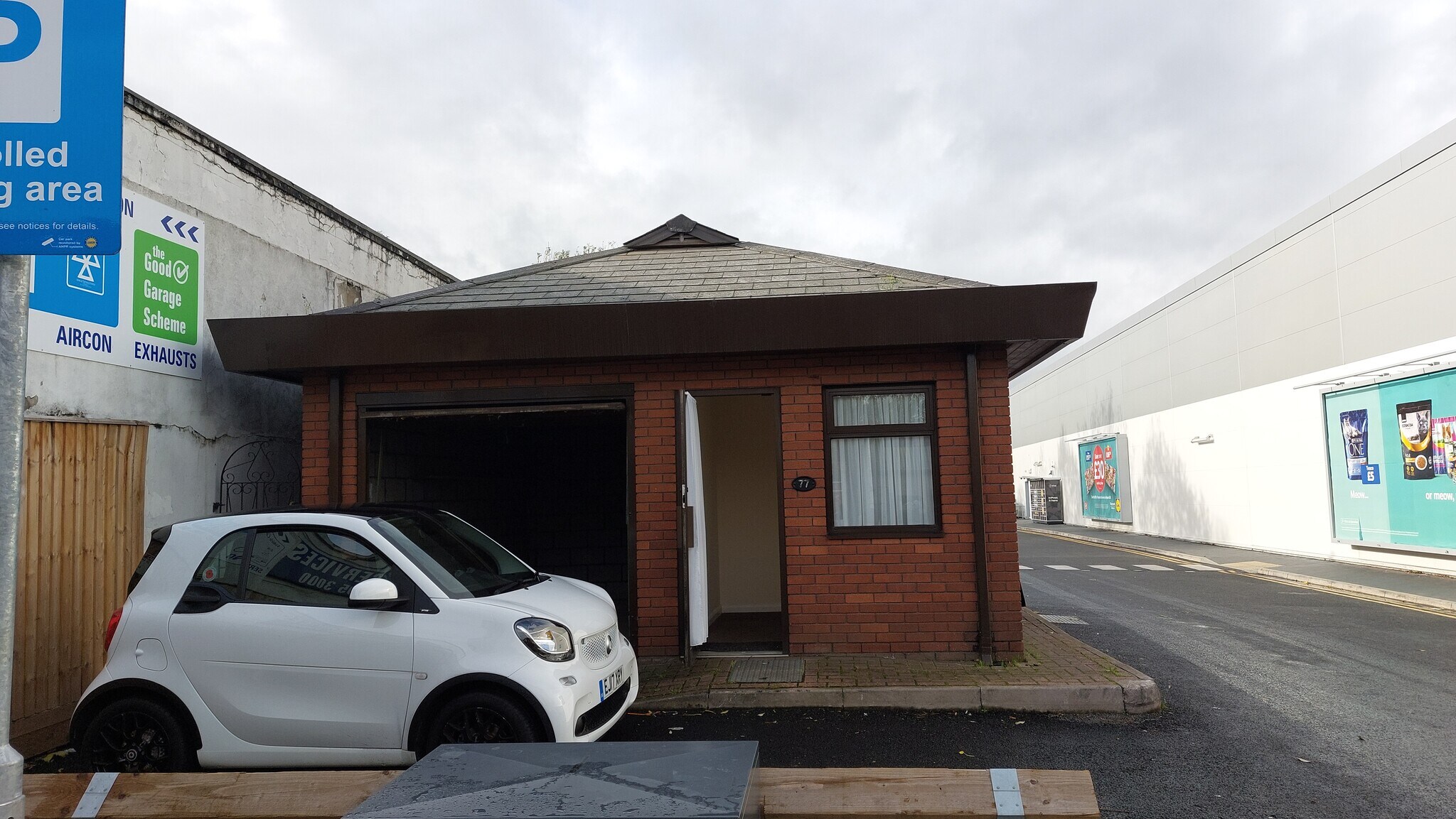 77 Whalebone Ln S, Dagenham for sale Primary Photo- Image 1 of 1