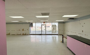 800-841 W Bloomington Rd, Champaign, IL for rent Interior Photo- Image 1 of 4