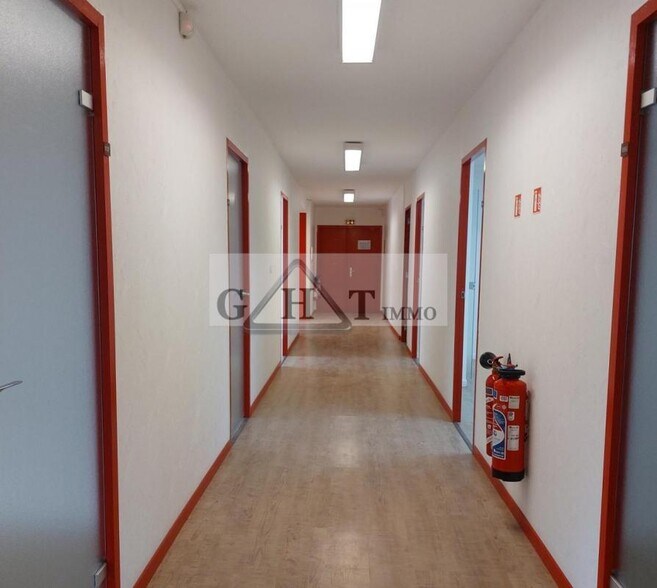 Office in Mareuil-lès-Meaux to rent - Interior Photo - Image 2 of 4