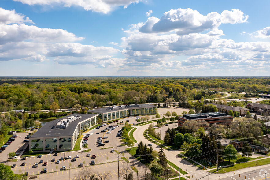 27725 Stansbury Blvd, Farmington Hills, MI for rent - Aerial - Image 3 of 4