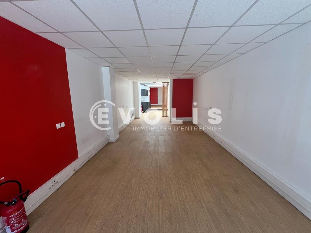 Retail in Melun to rent Interior Photo- Image 1 of 5