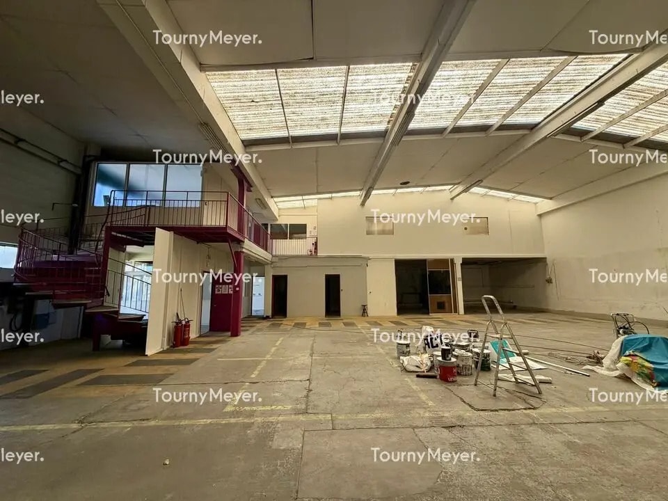 Location Local d'activités 490 m² - Photo 1