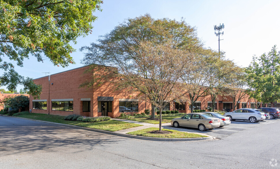 100-166 Business Center Dr, Reisterstown, MD for rent - Building Photo - Image 2 of 14