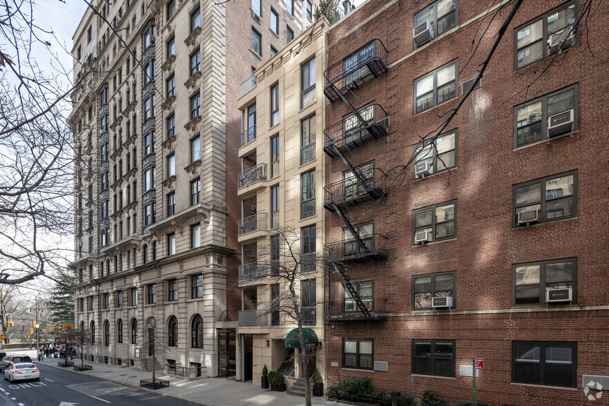 8 W 65th St, New York, NY for sale - Building Photo - Image 2 of 17