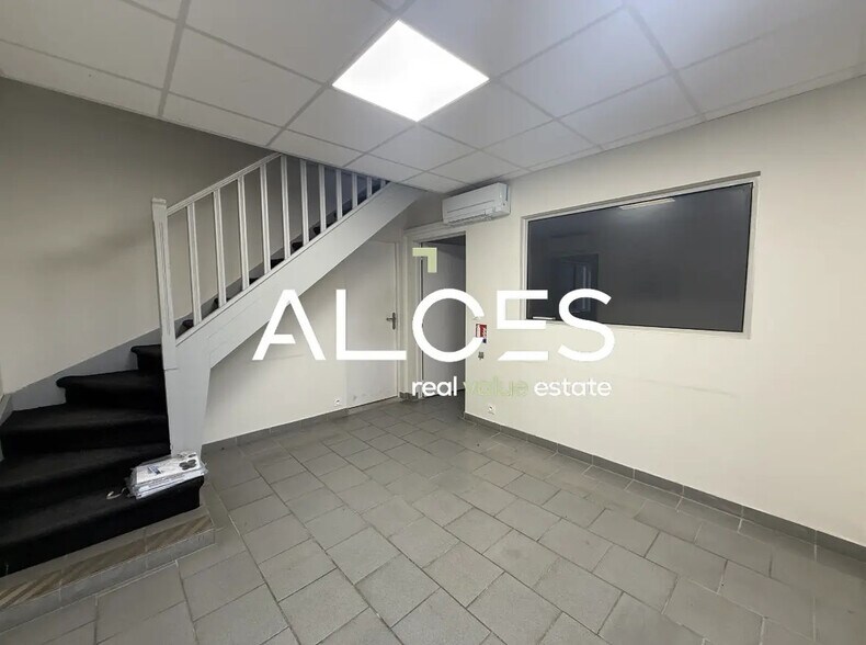 Light Industrial in Pessac to rent - Interior Photo - Image 3 of 4