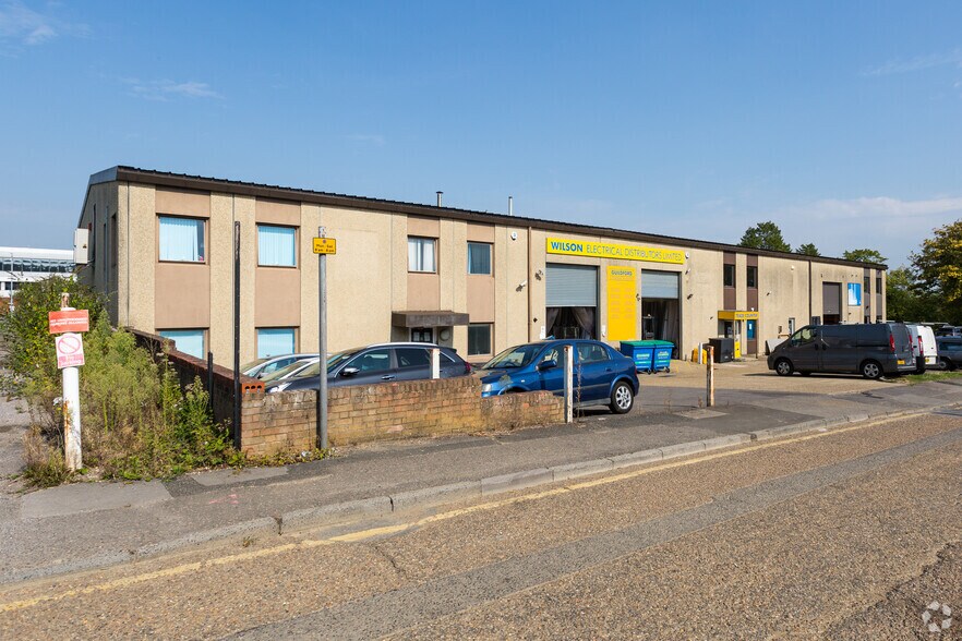 6-8 Midleton Industrial Estate, Guildford to rent - Primary Photo - Image 1 of 2