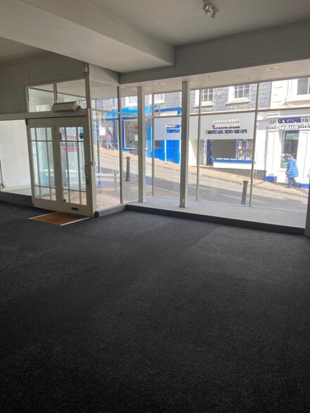 18 Fore St, Kingsbridge to rent - Interior Photo - Image 2 of 8