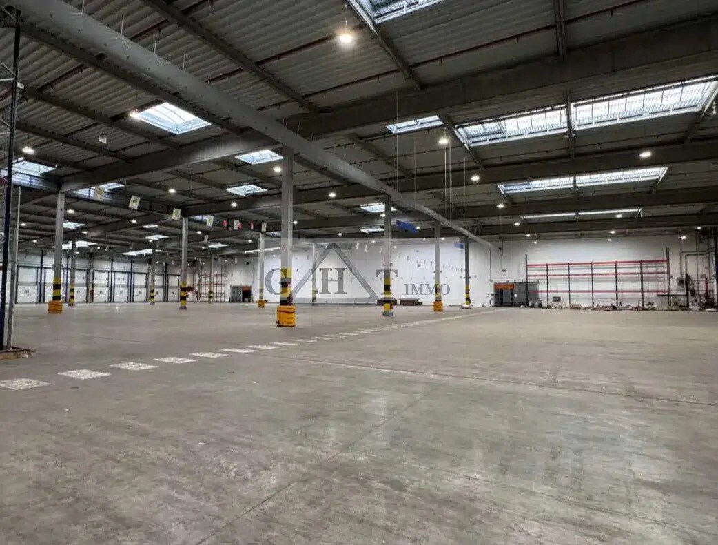 Office in Tremblay-en-France to rent Interior Photo- Image 1 of 5