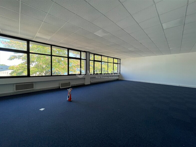 Office in Villejuif to rent - Interior Photo - Image 2 of 11