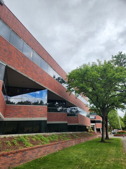 8000 NE Parkway Dr, Vancouver, WA to rent - Building Photo - Image 3 of 22