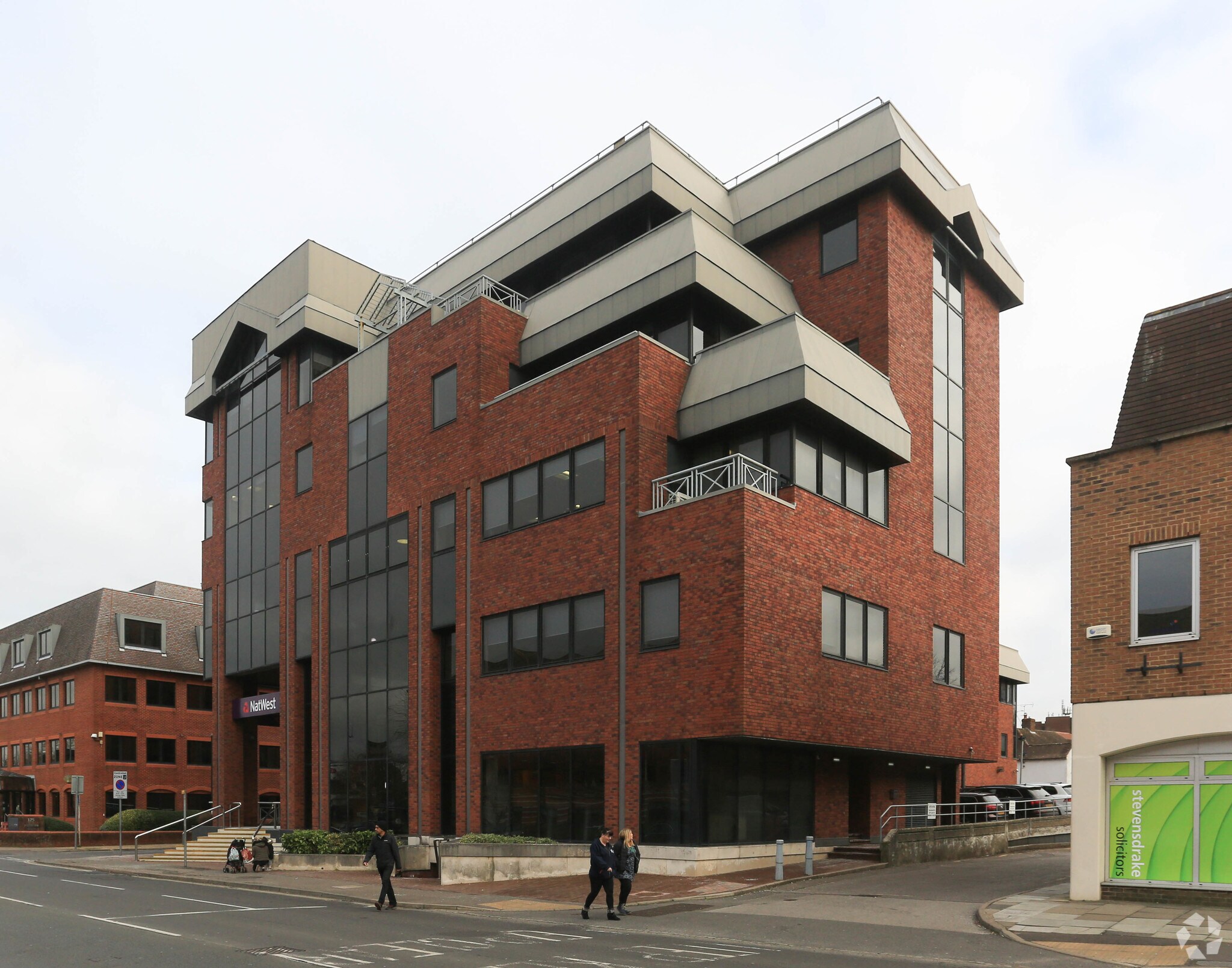 121-123 High St, Crawley for sale Primary Photo- Image 1 of 1