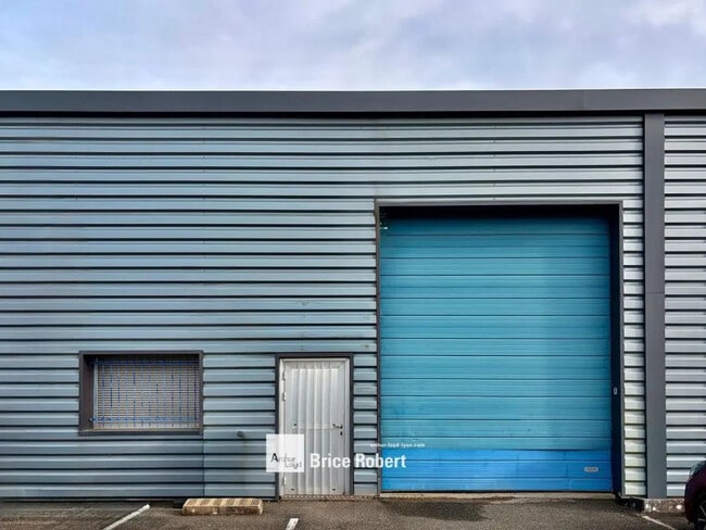 Location Local d'activités 218 m²