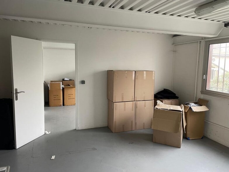 Industrial in Montreuil to rent - Interior Photo - Image 2 of 10