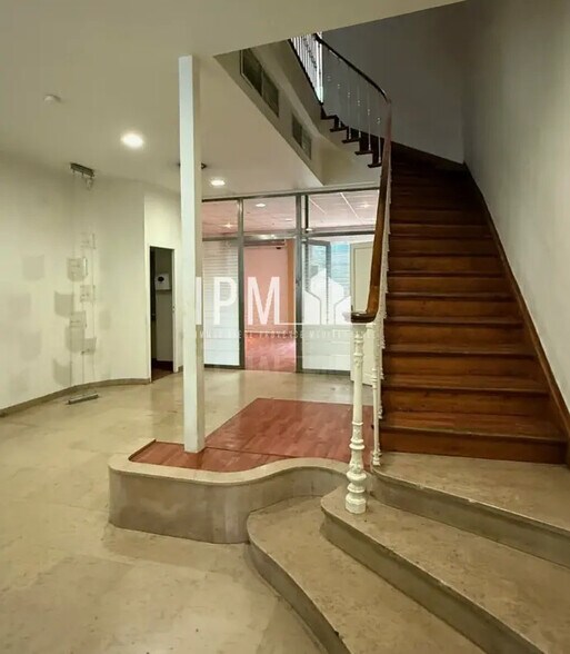 Office in Marseille for sale - Interior Photo - Image 3 of 5