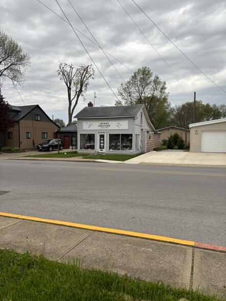 12175, 12185 & 12205 Lancaster Street Mi portfolio of 3 properties for sale on LoopNet.co.uk - Primary Photo - Image 3 of 3