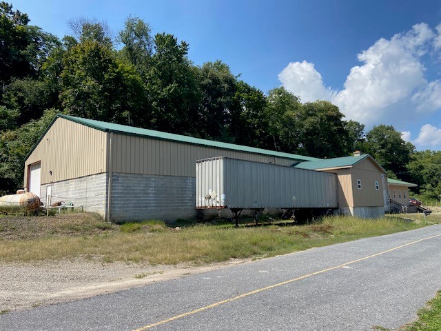 1710 Old Trail Rd, Liverpool, PA for sale - Building Photo - Image 2 of 4