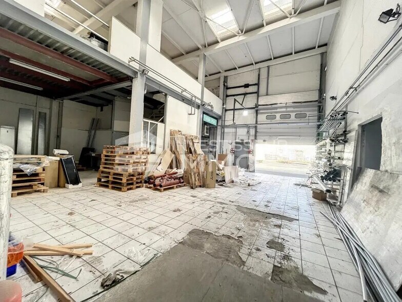 Light Industrial in Lisses to rent - Building Photo - Image 2 of 7