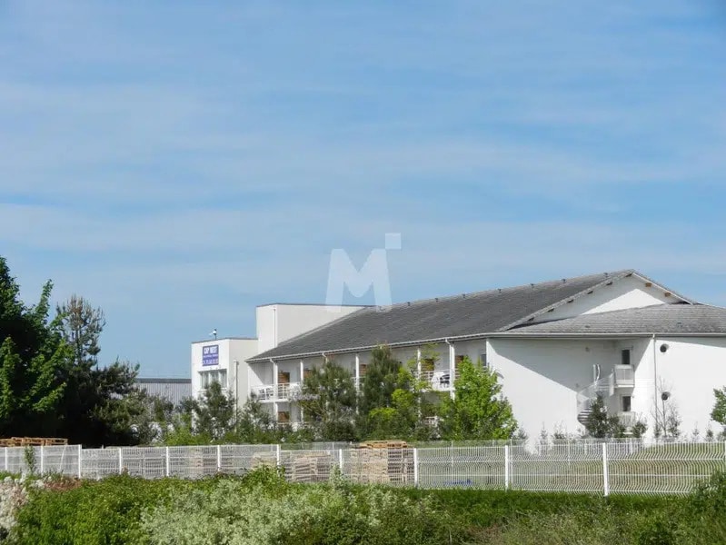 Office in Saint-Michel-sur-Orge to rent Building Photo- Image 1 of 9