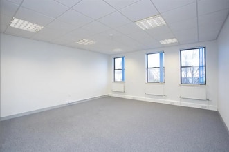 Cross St, Sale to rent Interior Photo- Image 2 of 5