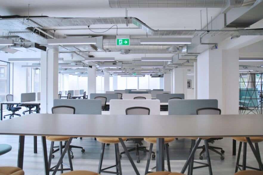 250 Waterloo Rd, London to rent - Building Photo - Image 3 of 17